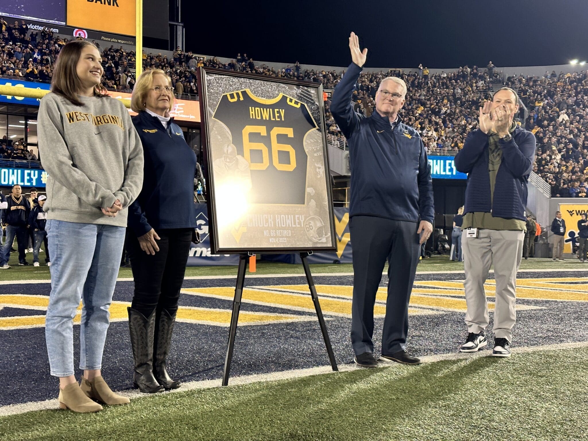 Chuck Howley number retirement