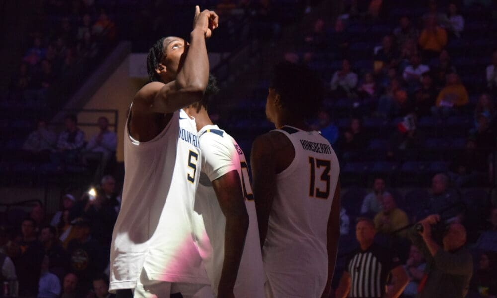 WVU Basketball Tobi Okani