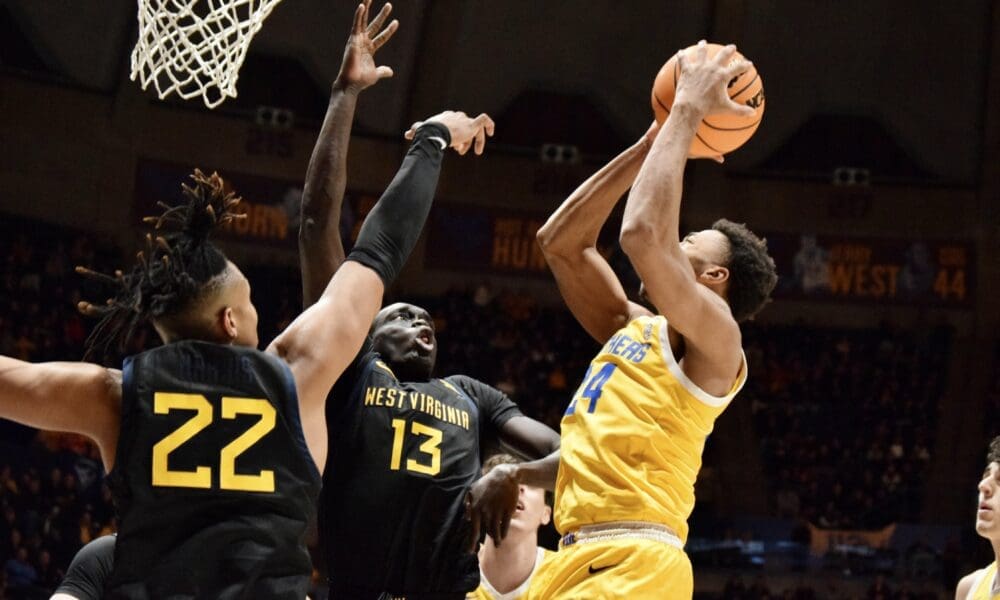 WVU Basketball Akok Akok, Josiah Harris