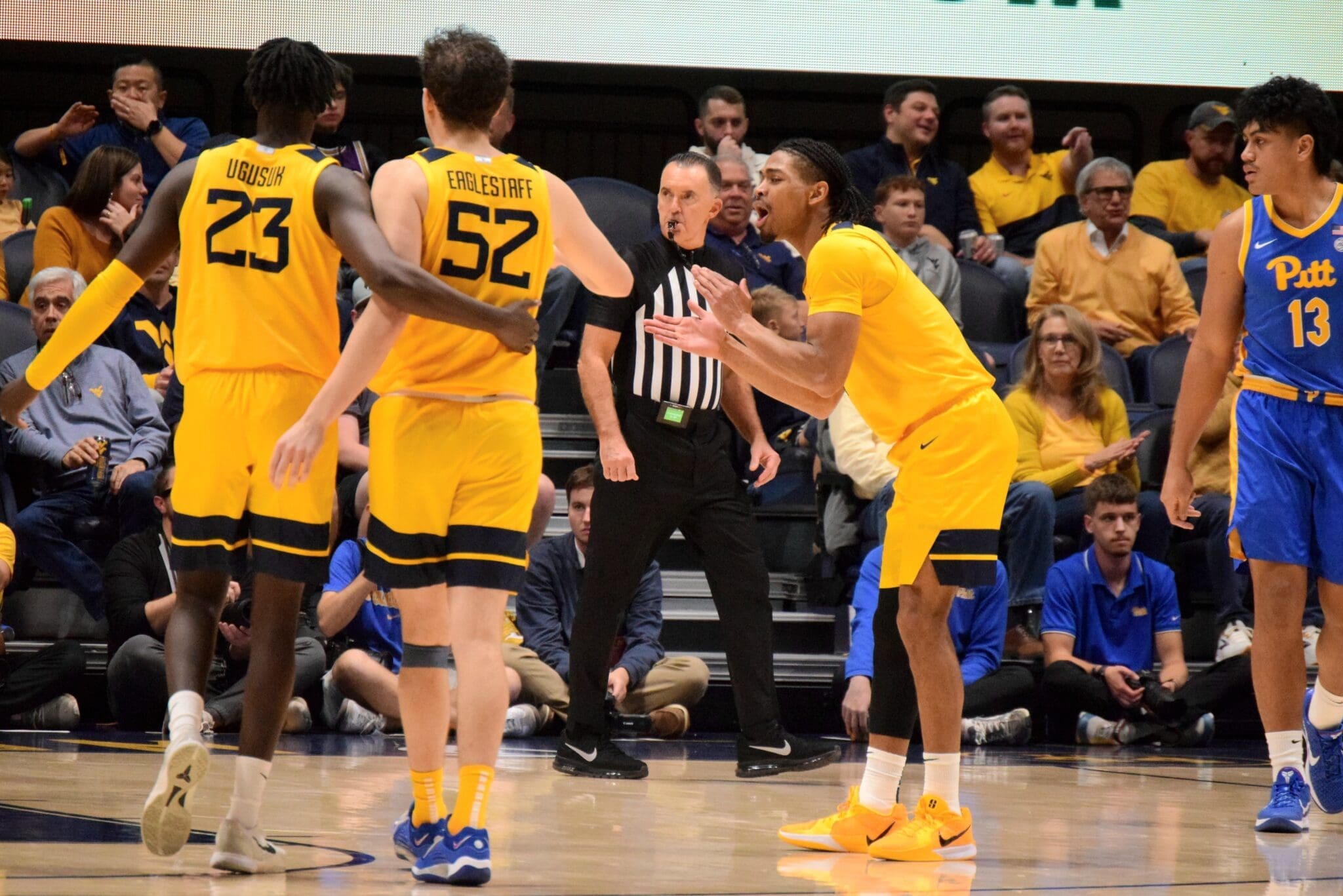 WVU Basketball Honor Huff clapping to Treysen Eaglestaff against Pitt