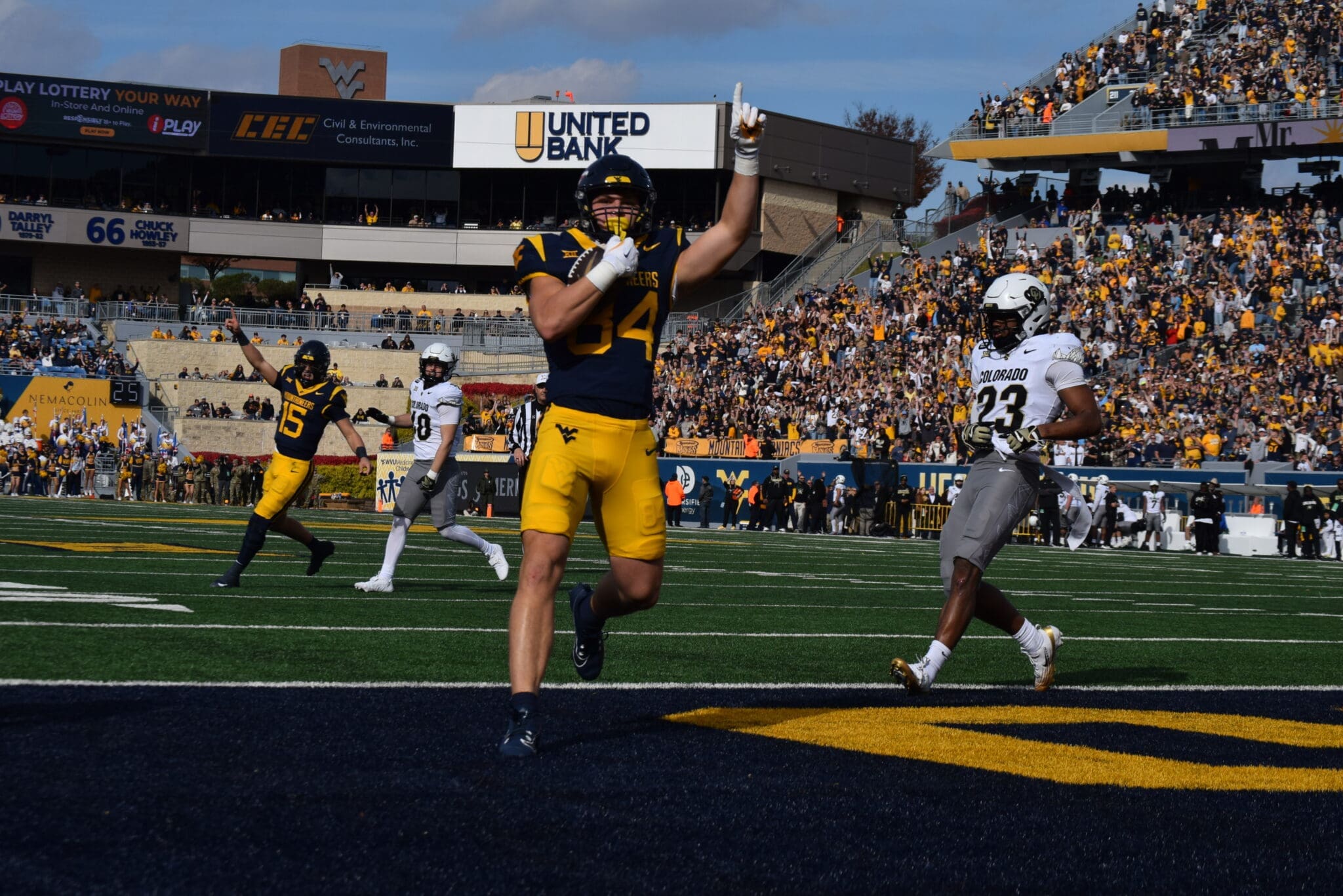 WVU Football TE Ryan Ward scores touchdown against Colorado
