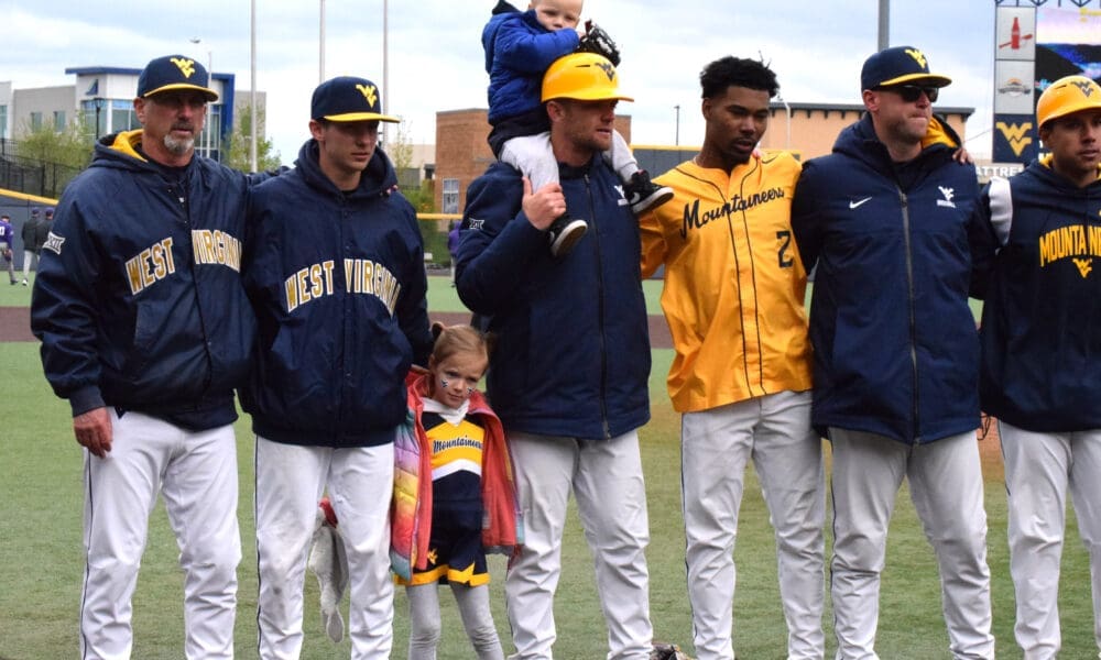 Steve Sabins with WVU Baseball team