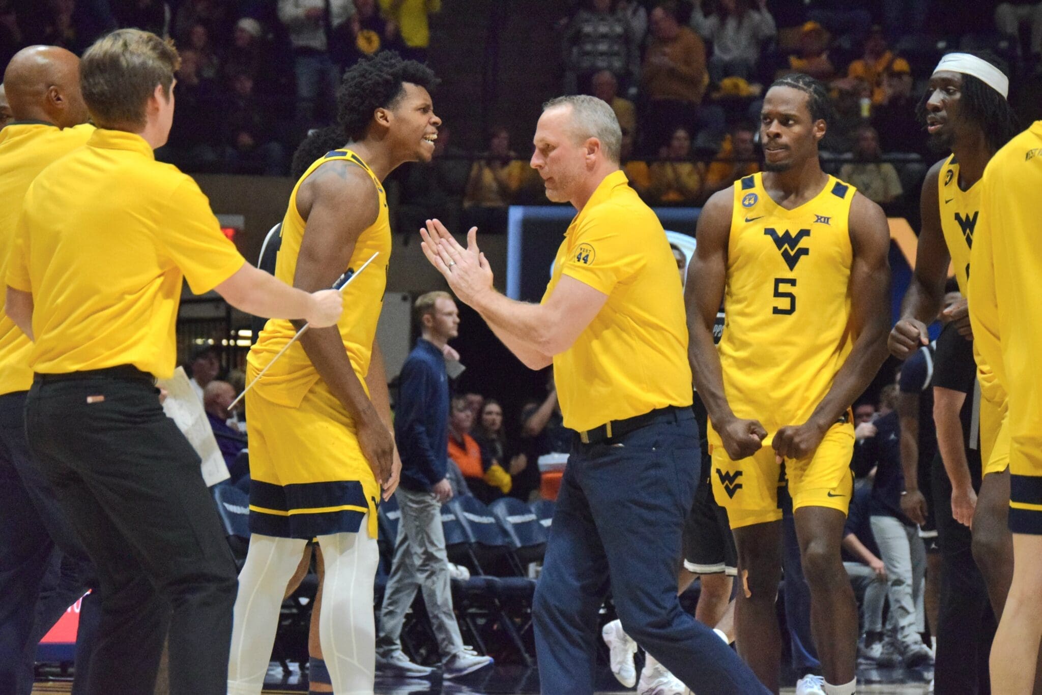 WVU Basketball Head Coach Darian DeVries and Bench