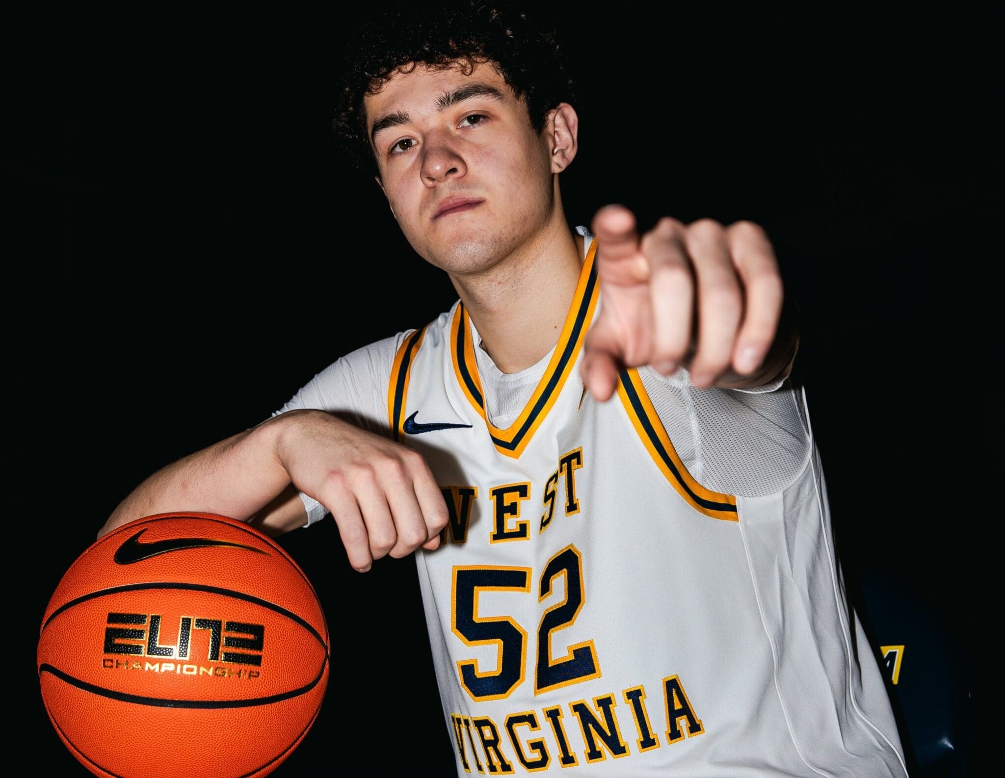 WVU Basketball Treysen Eaglestaff in new throwback jersey