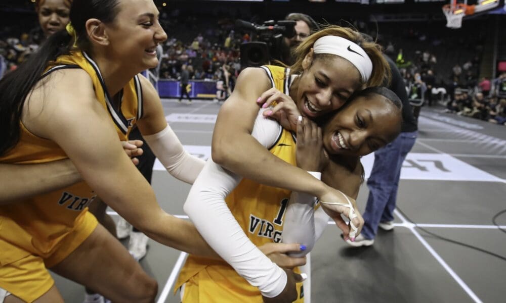 WVU women’s basketball team celebrates after a win in the Big 12 Tournament