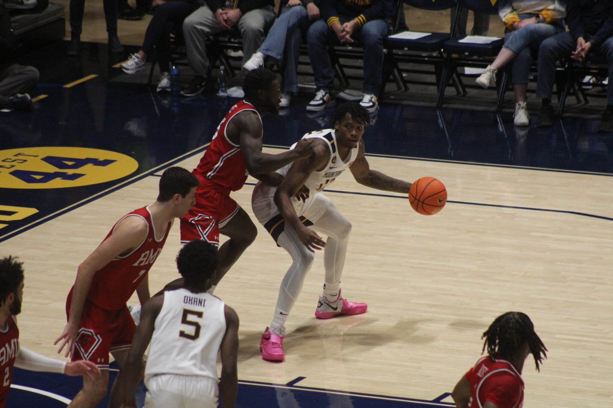 WVU Basketball Toby Okani and Amani Hansberry
