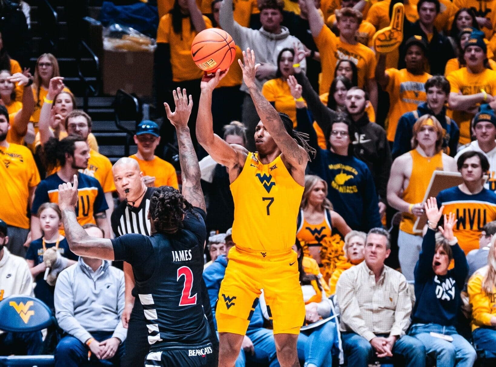 WVU Basketball Javon Small against Cincinnati
